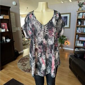 MPH Collection multicolored short sleeve Vneck blouse-size 1X